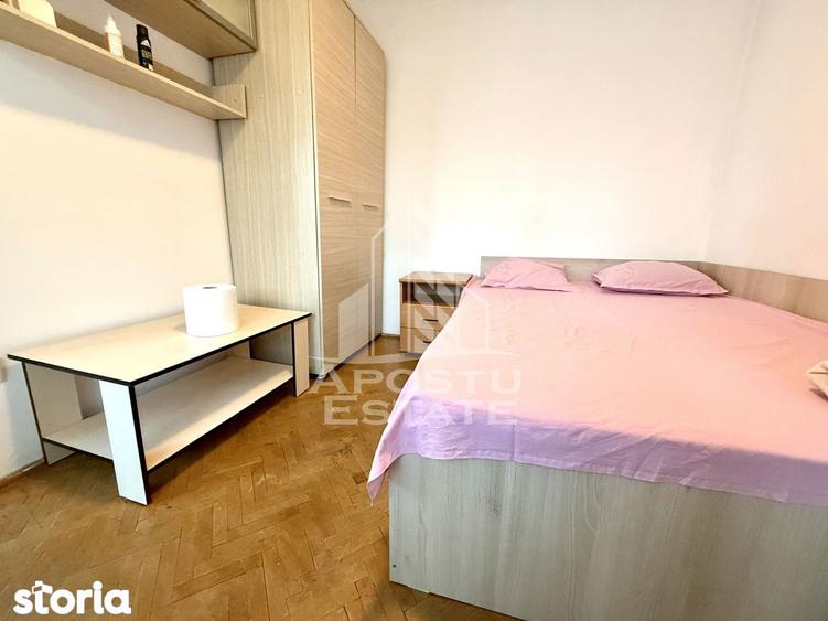 Apartament cu 3 camere semidecomandat, mobilat în Girocului