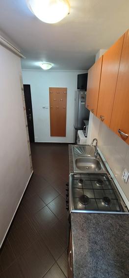Garsonieră decomandată în Central