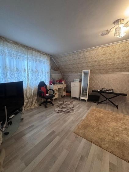 Casă individuală cu 7 camere cu Canalizare în Central