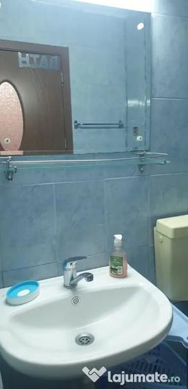 Apartament cu 3 camere semidecomandat în Lujerului