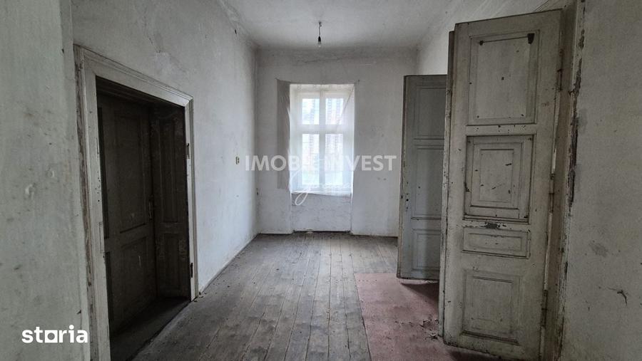 Casă cu 5 camere cu Teren 666 Mp în Central