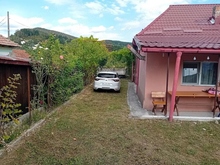 Casă cu Teren 1000 Mp în Bogdănești (Tomșani)