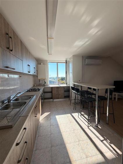 Apartament cu 3 camere semidecomandat, mobilat în Colentina