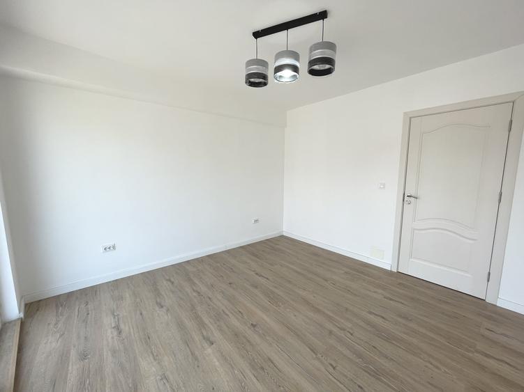 Apartament cu 4 camere decomandat în Dâmbul Rotund