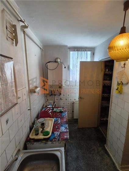 Apartament cu 3 camere decomandat în Micro 3