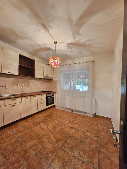 Duplex cu 3 camere cu Canalizare în Iancu Nicolae