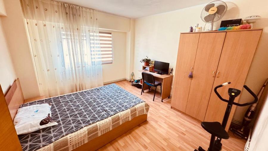 Apartament 2 camere intrare Răcădău, Strada Carpaților, etaj - 1