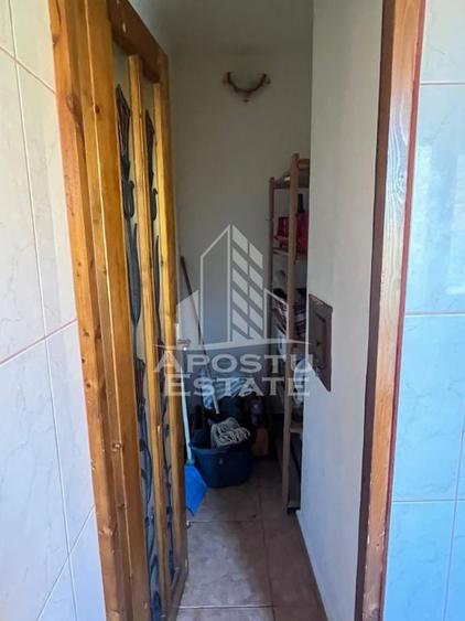 Apartament cu 3 camere decomandat, mobilat în Girocului