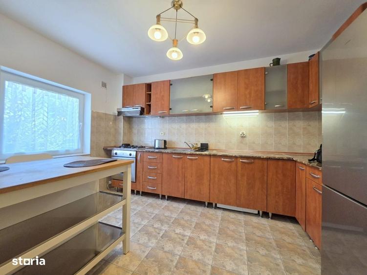 Casă cu 3 camere cu Teren 200 Mp în Central