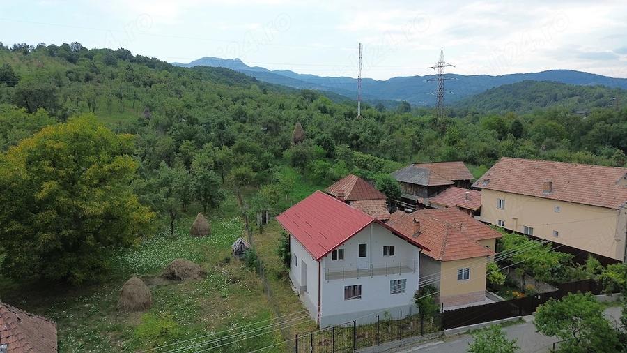 Casă cu Teren 320 Mp în Sălătrucel