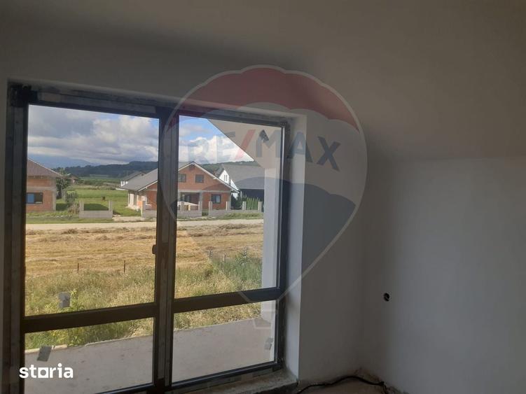 Casa / Vila cu 4 camere de vanzare Vulcan, 15 km de Brasov - 14