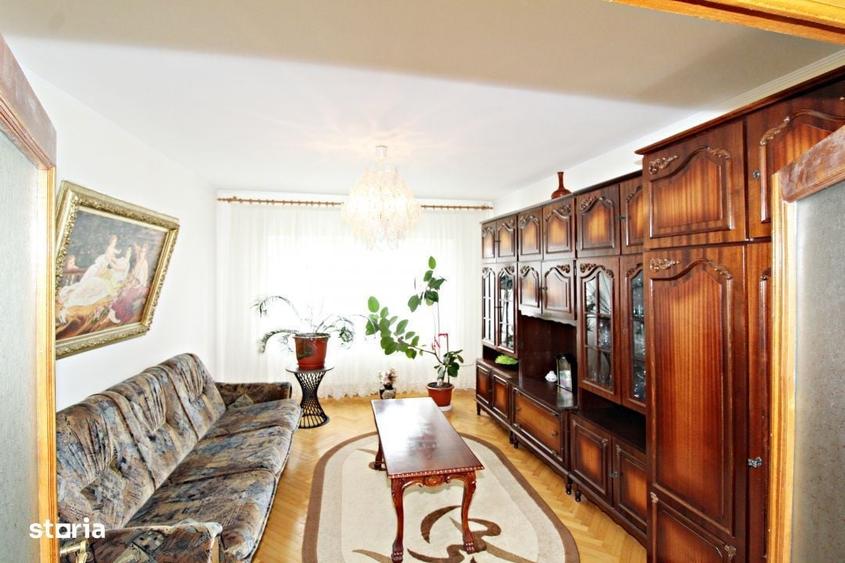 Apartament cu 3 camere decomandat în Faleza Nord