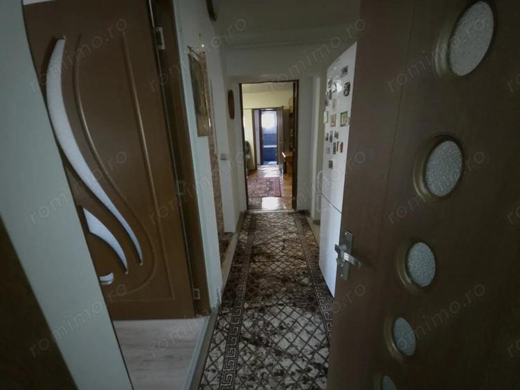 Apartament cu 4 camere semidecomandat în Central