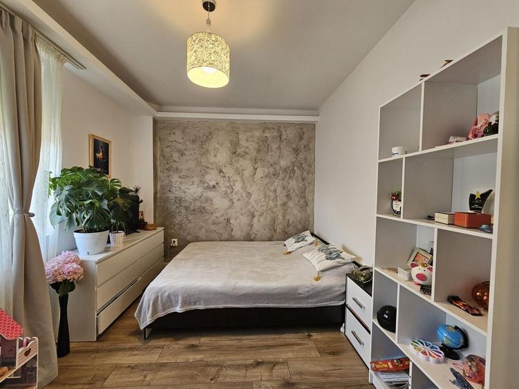 Apartament cu 3 camere decomandat, mobilat în Sud