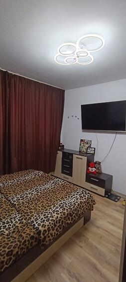 Apartament cu 3 camere decomandat în Drumul Taberei