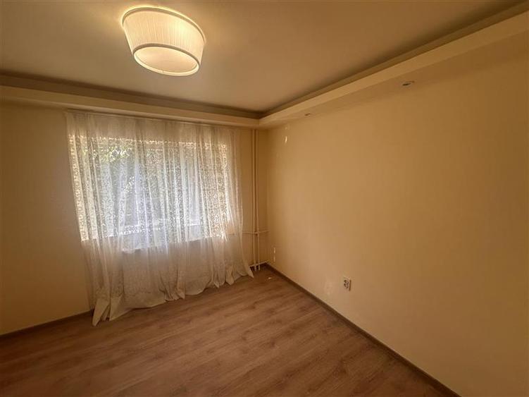 Garsoniera prospat renovata la parter in zona Soarelui - 2