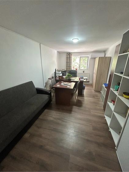 Spațiu comercial, de 21 mp, în Central