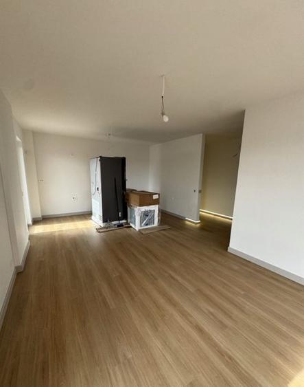 Apartament cu 3 camere semidecomandat în Iris