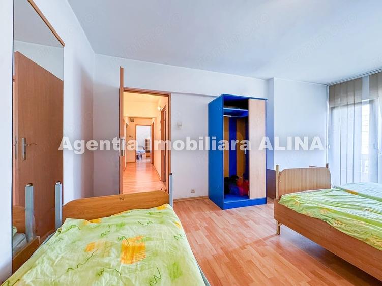 Apartament cu 4 camere decomandat în Decebal