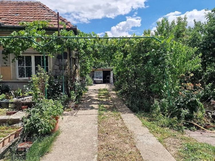 Casă cu Teren 1500 Mp în Ciarda Roșie
