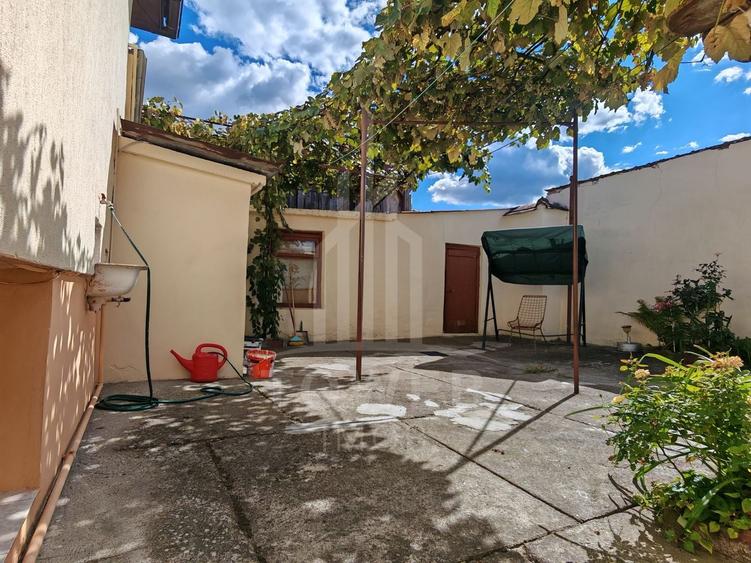 Casă individuală cu 3 camere cu Canalizare în Lupeni