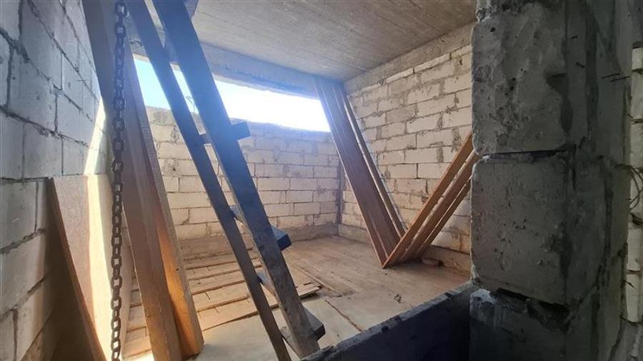 Casă individuală cu 5 camere cu Teren 1000 Mp în Gologanu