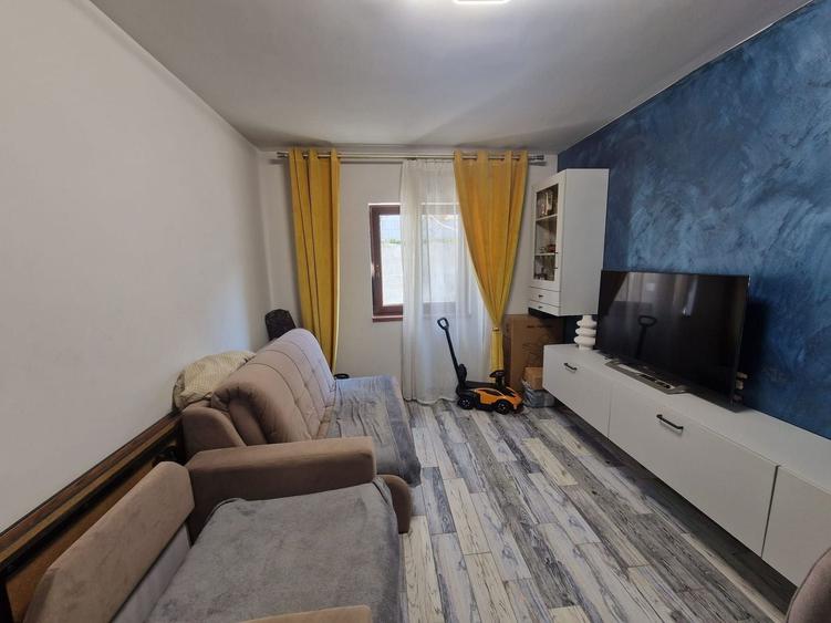 Duplex cu 5 camere cu Canalizare în Dezmir