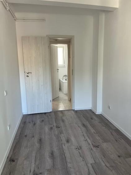 Apartament cu 3 camere semidecomandat în Dacia
