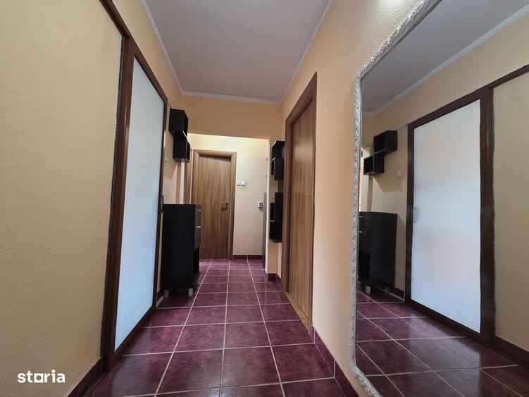Apartament cu 3 camere în Mazepa 1