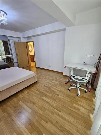 Apartament cu 3 camere semidecomandat, mobilat în Kiseleff