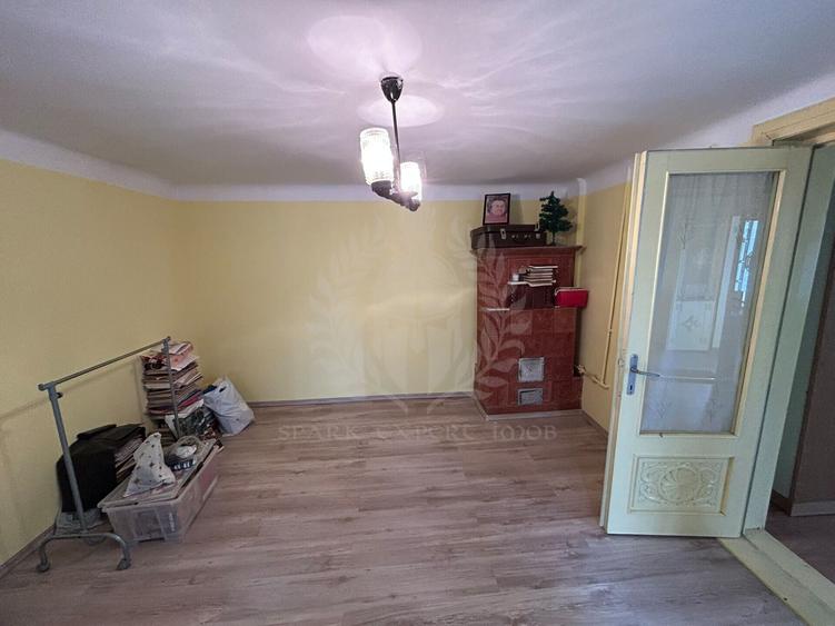 Casă individuală cu 6 camere cu Canalizare în Gheorghe Doja