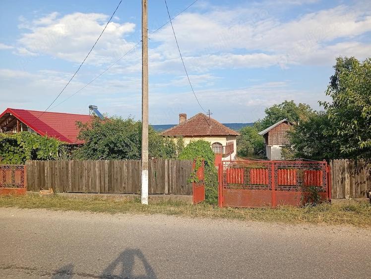 Casă cu Teren 990 Mp în Micești