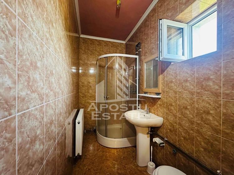 Casă individuală cu 5 camere cu Canalizare în Central