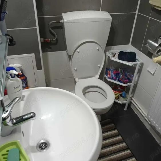 Apartament cu 3 camere semidecomandat în Oltenița