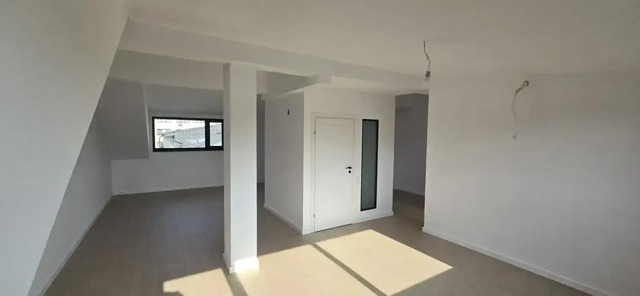 Casă individuală cu 5 camere cu Canalizare în Central