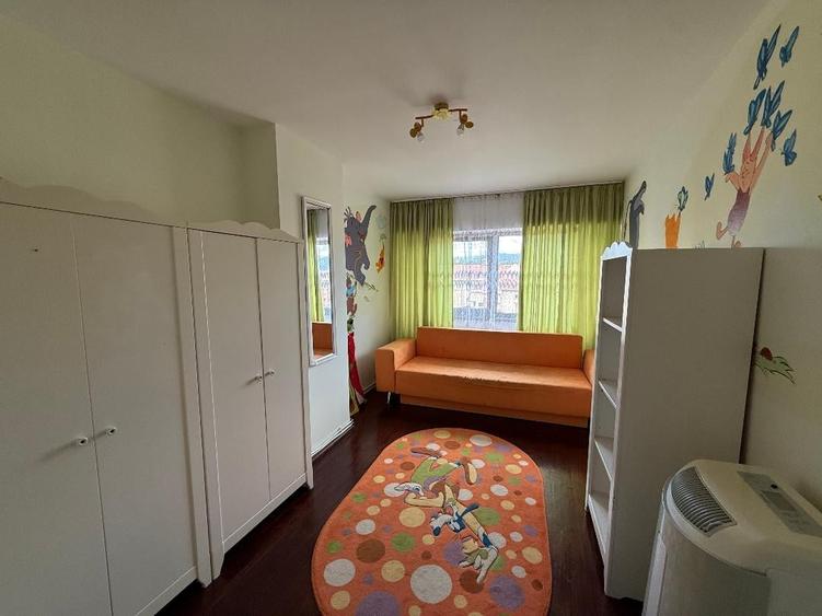 De inchiriat Apartament 3 camere cu scara interioara, zona Centru. - 12