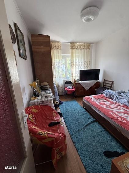 Apartament cu 3 camere decomandat în Calarași 4