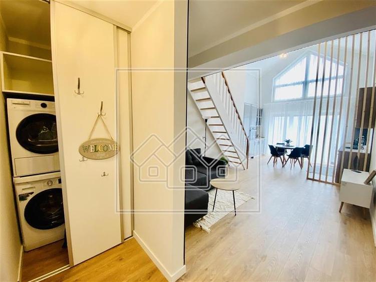 Penthouse cu 3 camere semidecomandat, mobilat în Exterior Vest