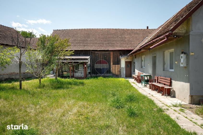 Casă cu 2 camere cu Teren 931 Mp în Șinca