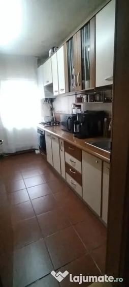 Apartament cu 3 camere nedecomandat în Central