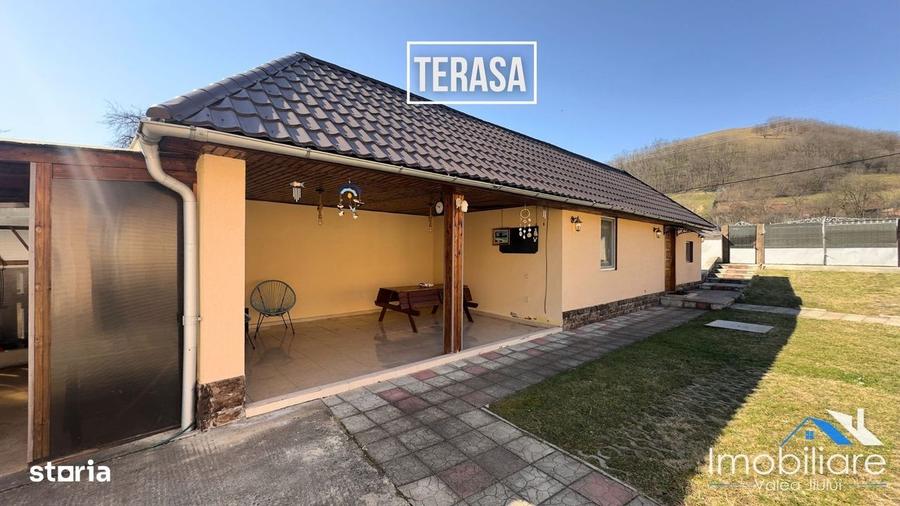Casă cu 4 camere cu Teren 2700 Mp în Central