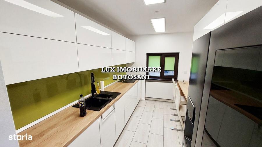 Apartament cu 4 camere decomandat în Central