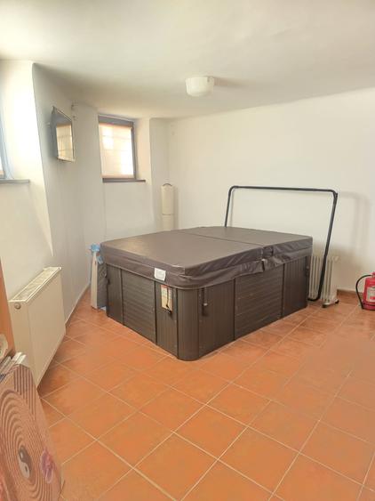 Apartament cu 3 camere decomandat în P-ța Universității