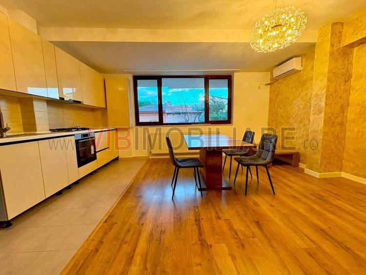 Apartament cu 3 camere semidecomandat în Crângași