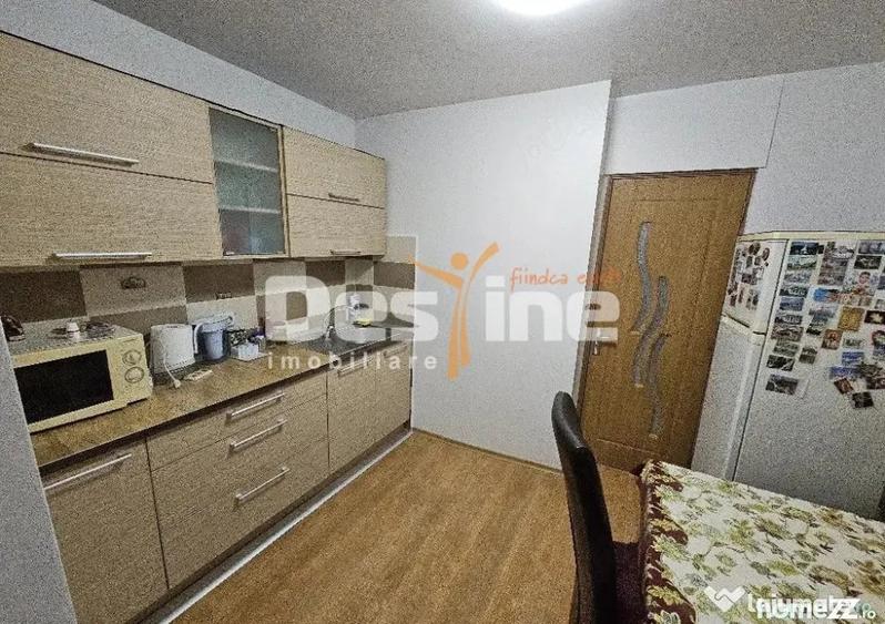 Apartament cu 3 camere decomandat în Soarelui