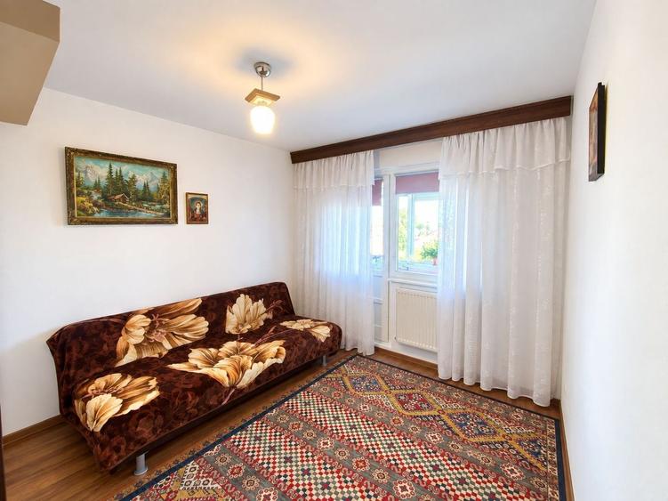 Apartament cu 3 camere semidecomandat, mobilat în Blașcovici