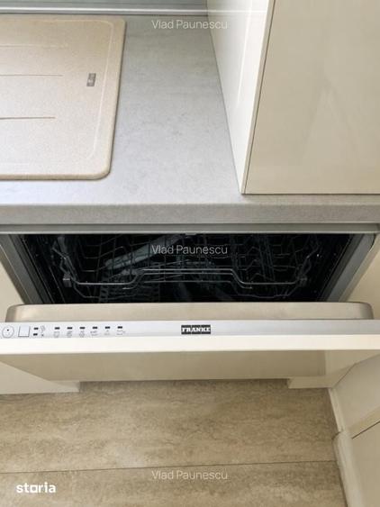 Apartament cu 3 camere semidecomandat în Tei