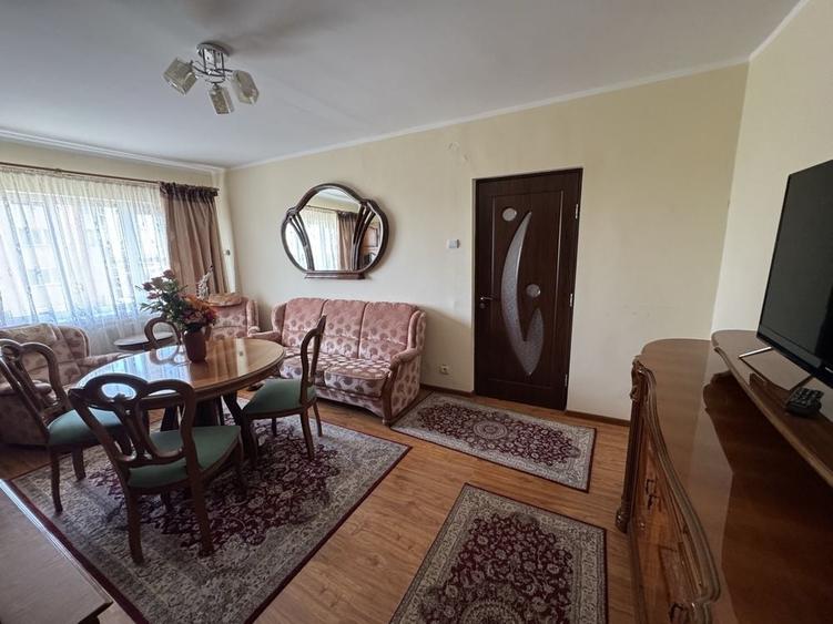 Apartament cu 2 camere semidecomandat în Craiovița Nouă