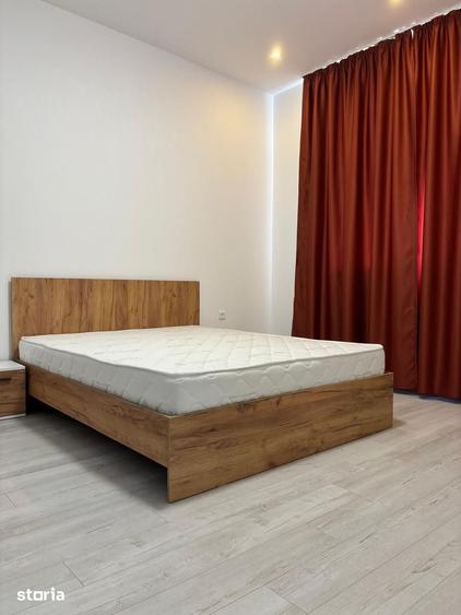 Apartament cu 3 camere semidecomandat în Văcăresti