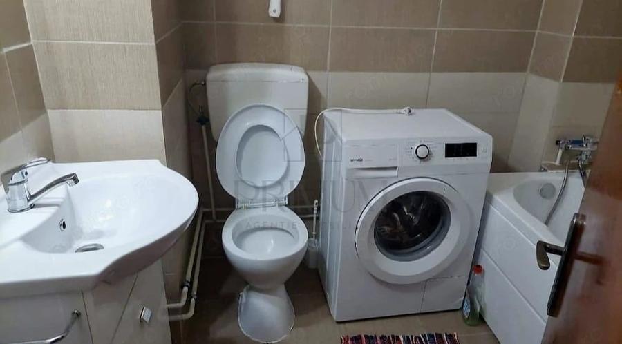 Apartament cu 3 camere decomandat în Vest